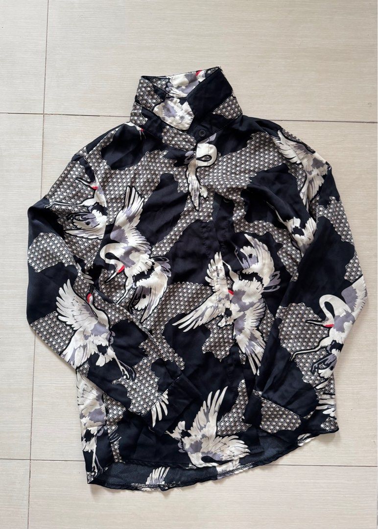long sleeve japanese crane design (Category: Longsleeves) located in Manila. Submitted by amberabrigo (Listing ID 1374367855, Image 1). Description: has a mix of cotton and silk fabric can do lalamove or jnt ! meetups near UBELT.