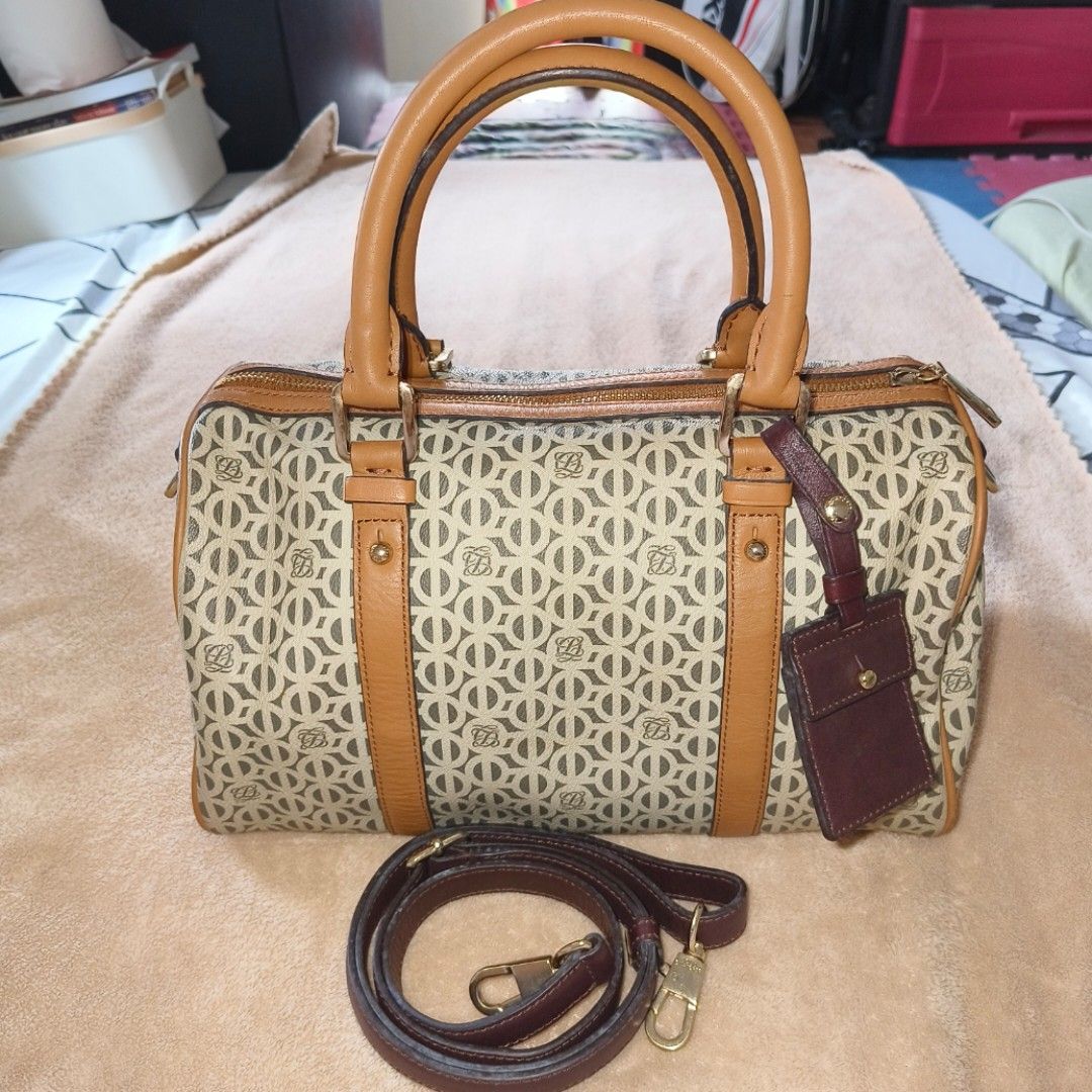 LOUIS QUARTOZE (Category: Cross-body Bags) located in Manila. Submitted by pransmallows (Listing ID 1374403755, Image 1). Description: 🌼 100% Original 🌼DM me for more details & let's negotiate for the price 🫶🏻 🌼All items posted here are all personal pre-loved 🌷No flaws 🌷No Dust Bag 🌷No other inclusion 🌷 spacious 🌷Please do Manage expectations this is a personal pre-loved item.rest assured used but not abused 🫶🏻.