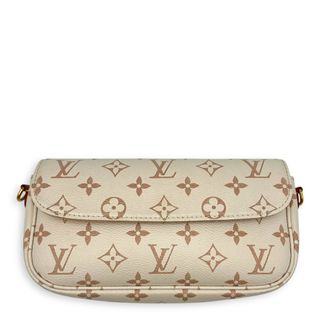 (Category: ) located in . Submitted by carousellluxury (Listing ID 1374424411, Image 1). Description: .