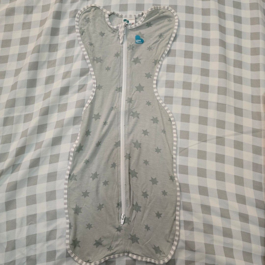 Love to Dream Swaddle 0.2 TOG Small (Category: Babies & Kids Fashion) located in Marikina City. Submitted by grcpw (Listing ID 1374511344, Image 1). Description: Love to dream swaddle used for 1 and half mos only. 1,000 each. Retails at 1,999.00 since 0.2 TOG. Perfect for PH weather. I used this kahit afternoon nap lang na walang AC since manipis naman. Blue Green - Lite Big Stars - Bamboo Lite Used but not abused, since saglit lang naisuot. Kina