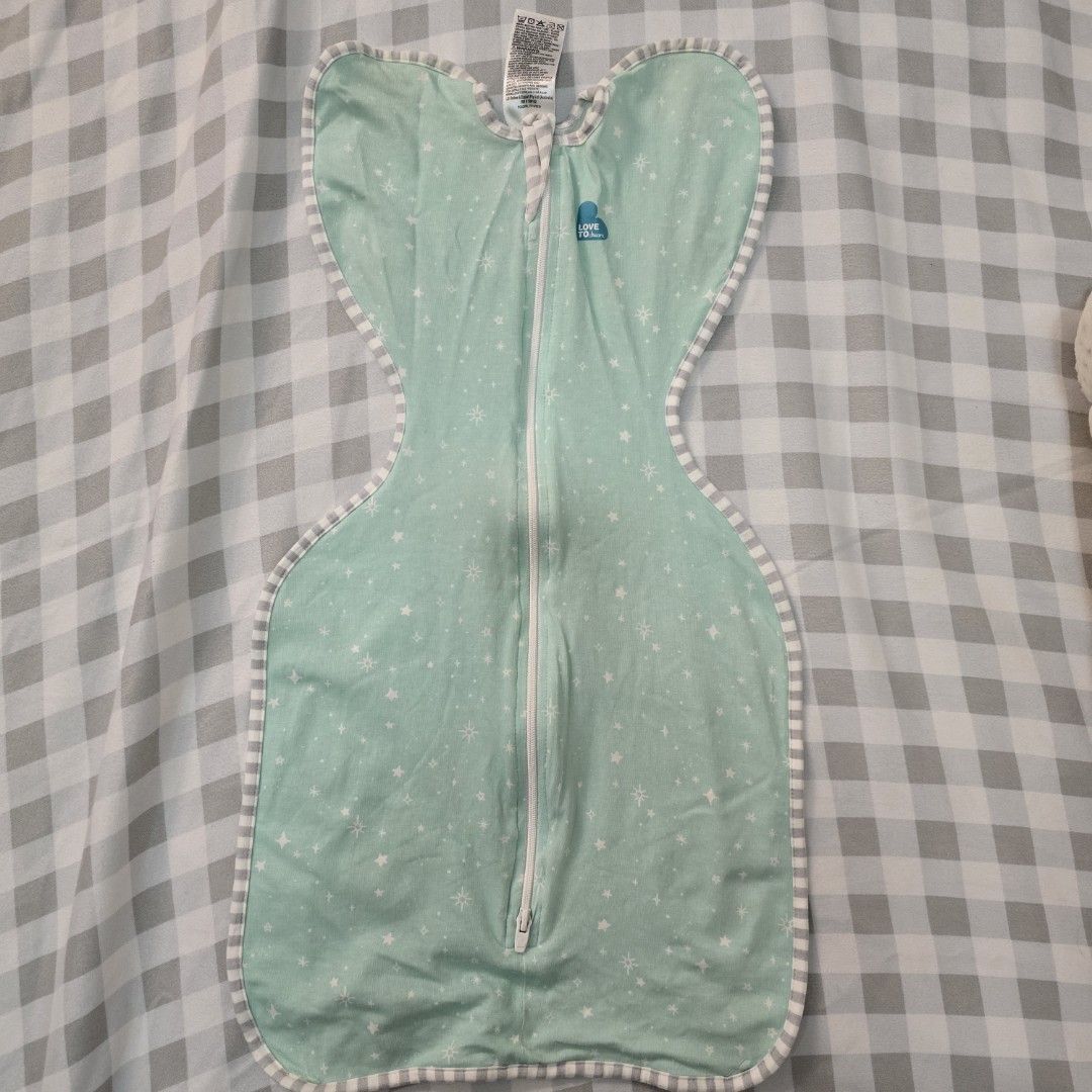 Love to Dream Swaddle 0.2 TOG Small (Category: Babies & Kids Fashion) located in Marikina City. Submitted by grcpw (Listing ID 1374511344, Image 3). Description: Love to dream swaddle used for 1 and half mos only. 1,000 each. Retails at 1,999.00 since 0.2 TOG. Perfect for PH weather. I used this kahit afternoon nap lang na walang AC since manipis naman. Blue Green - Lite Big Stars - Bamboo Lite Used but not abused, since saglit lang naisuot. Kina