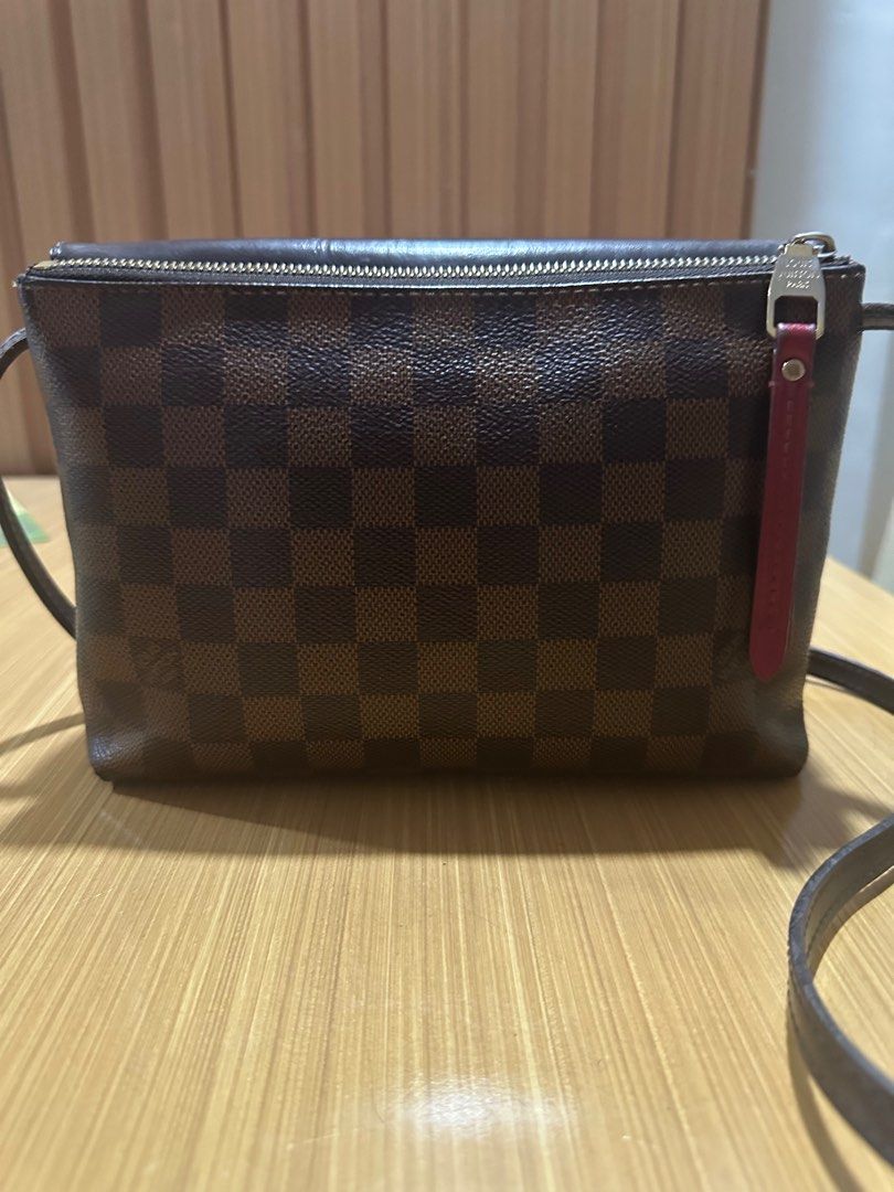 LV Louis Vuitton Twice Pochette Damier (Category: Luxury Bags & Wallets) located in Quezon City. Submitted by mypersonalstuff_10 (Listing ID 1374329907, Image 2). Description: Authentic LV Twice Pochette Damier. With adjustable strap. .