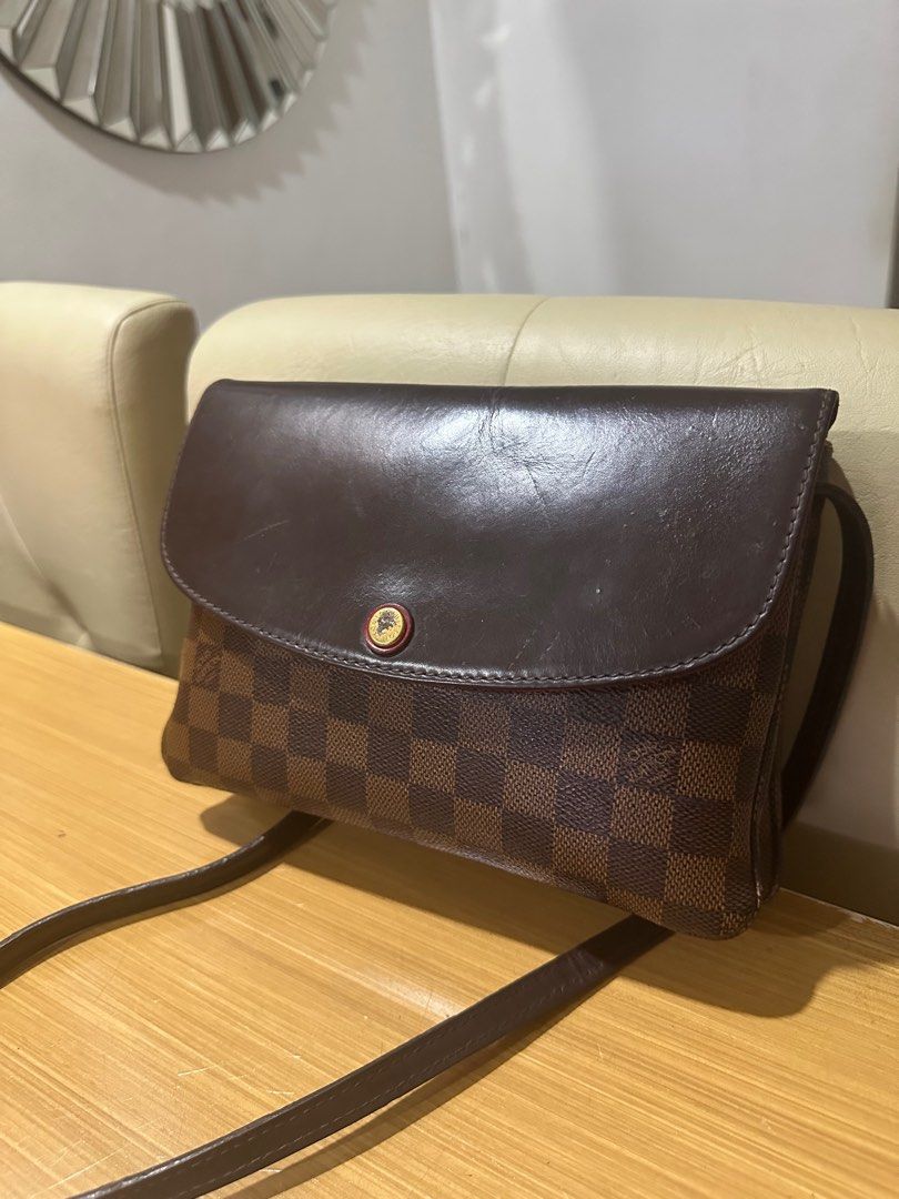 LV Louis Vuitton Twice Pochette Damier (Category: Luxury Bags & Wallets) located in Quezon City. Submitted by mypersonalstuff_10 (Listing ID 1374329907, Image 1). Description: Authentic LV Twice Pochette Damier. With adjustable strap. .