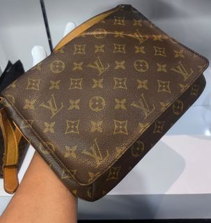 (Category: ) located in . Submitted by melluxury (Listing ID 1374482747, Image 1). Description: .