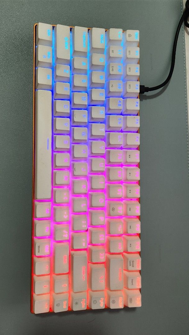 Mechanical Keyboard Red Switches (Category: Computer Keyboard) located in Singapore. Submitted by splutch (Listing ID 1374342570, Image 1). Description: Used customised keyboard with hot swappable red switches for around 2 years. The 'B' and 'U' keys are insensitive or overly sensitive at times, but other than that it is working fine..