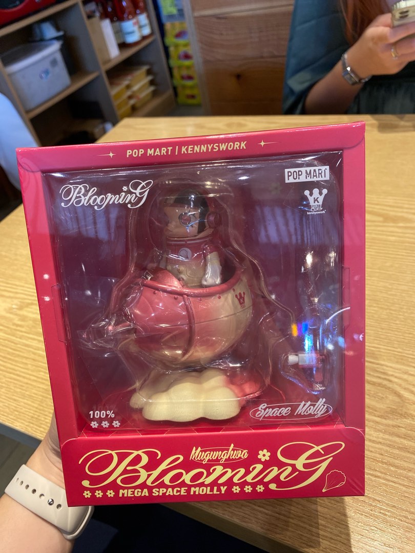 Pop Mart Mega Space Molly 100% Blooming – Fleur de Lys