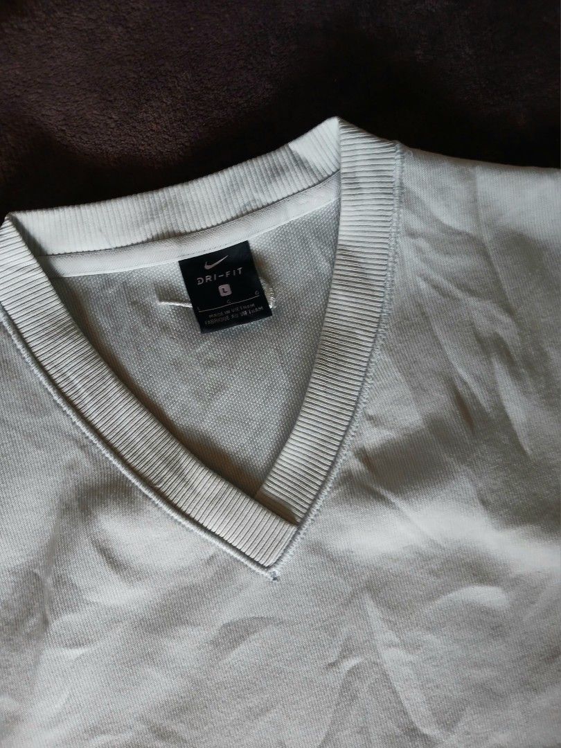NIKE V-neck sleeveless DRI-FIT (Category: Vests) located in Leyte. Submitted by said0911 (Listing ID 1374395907, Image 1). Description: NIKE V-neck sleeveless DRI-FIT Excellent condition 💯 Unli vouch/vc 21x27.