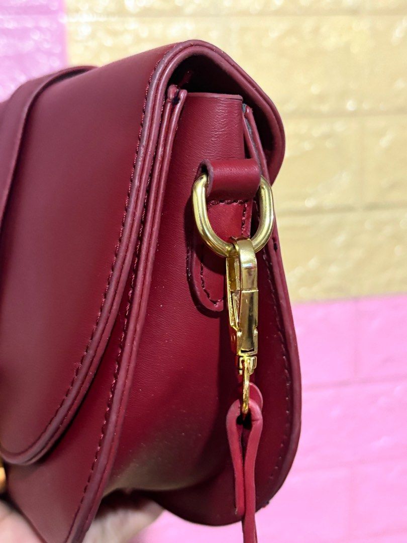Parisian Bag (Category: Purses & Pouches) located in San Juan City. Submitted by thisismeely (Listing ID 1374431080, Image 3). Description: .