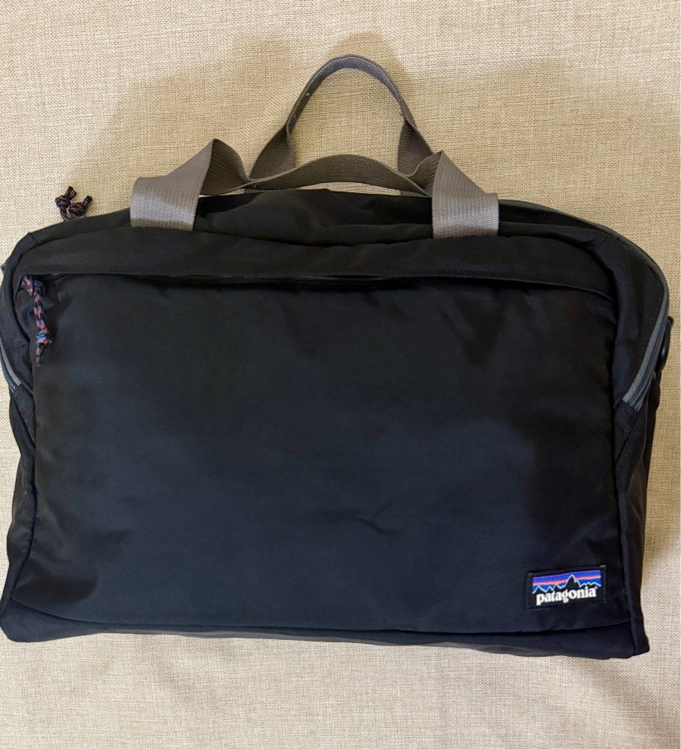 Patagonia Headway Brief 22L Black (Category: Briefcases) located in San Jose. Submitted by aldieph (Listing ID 1374488682, Image 1). Description: Patagonia Bag Authentic Excellent Condition 10/10 Like Brand New Length: 45cm Width: bottom - 16cm Height: 31cm Travel bag Document bag w/ Padded laptop sleeve 100% nylon Cordura Ballistic Water resistance Super ganda niya 2899 free shipping No Return, no exchange - shop w/ discretion Courier: J&T .