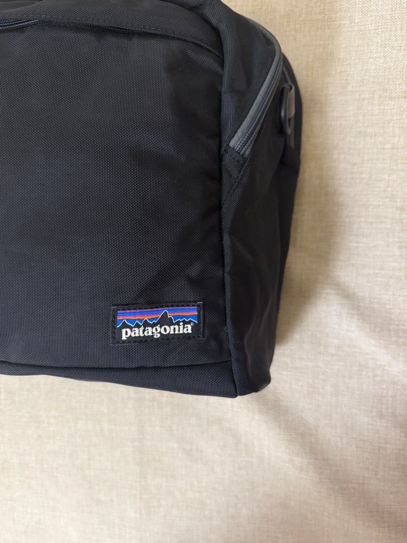 Patagonia Headway Brief 22L Black (Category: Briefcases) located in San Jose. Submitted by aldieph (Listing ID 1374488682, Image 2). Description: Patagonia Bag Authentic Excellent Condition 10/10 Like Brand New Length: 45cm Width: bottom - 16cm Height: 31cm Travel bag Document bag w/ Padded laptop sleeve 100% nylon Cordura Ballistic Water resistance Super ganda niya 2899 free shipping No Return, no exchange - shop w/ discretion Courier: J&T .