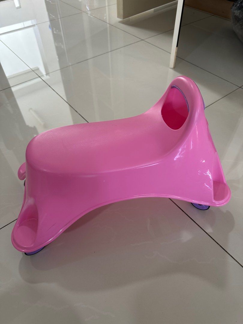 Pink unicorn car seat roller toy (Category: Infant Playtime) located in Singapore. Submitted by barshorts (Listing ID 1374398794, Image 2). Description: Rollable seat.