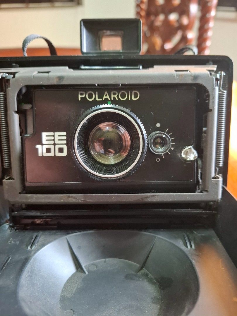 Polaroid EE100 (Category: Cameras) located in San Isidro. Submitted by sm_collectibles (Listing ID 1374355820, Image 1). Description: Vintage Polaroid EE100 ‼️Untested, sold as is (edit: not working po, for spareparts or display only) ‼️negotiable ‼️SF c/o buyer 📍 loc San Isidro, Nueva Ecija.