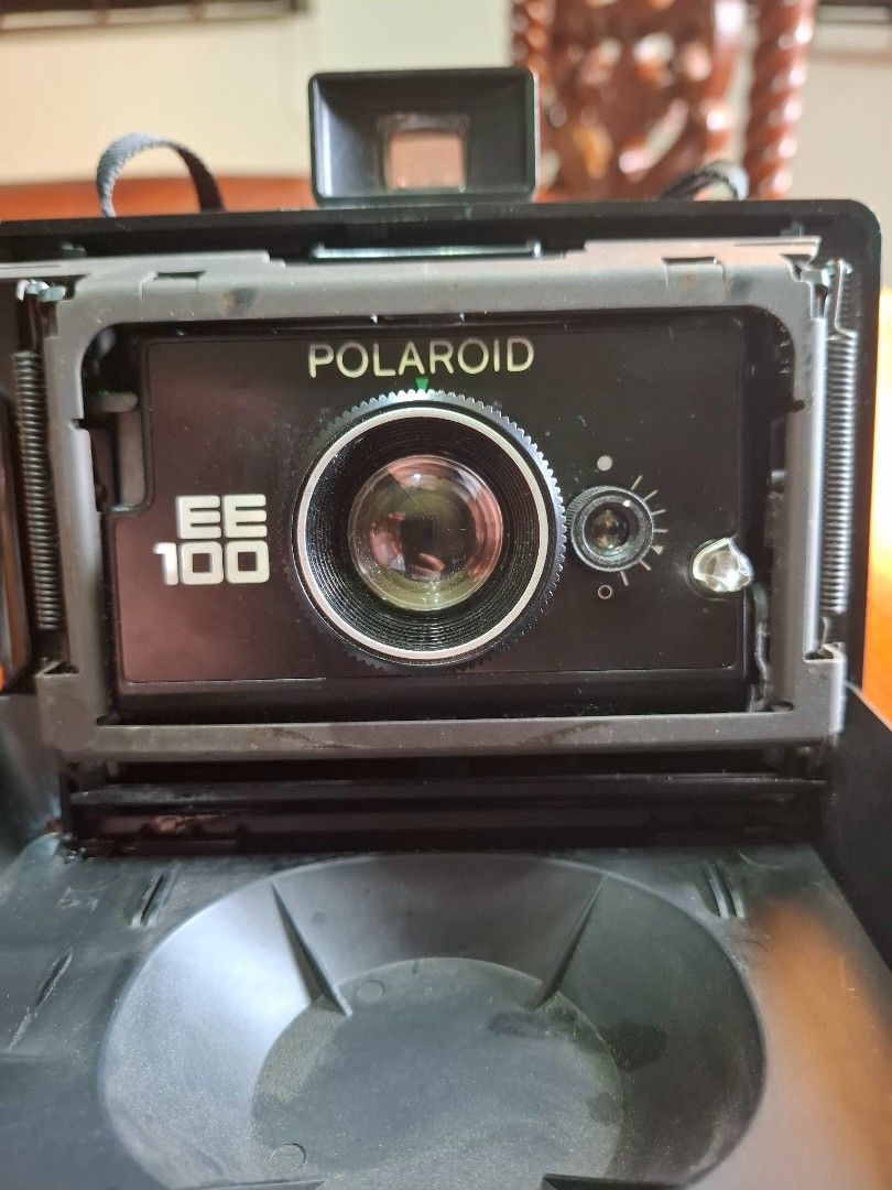 Polaroid EE100 (Category: Cameras) located in San Isidro. Submitted by sm_collectibles (Listing ID 1374355820, Image 3). Description: Vintage Polaroid EE100 ‼️Untested, sold as is (edit: not working po, for spareparts or display only) ‼️negotiable ‼️SF c/o buyer 📍 loc San Isidro, Nueva Ecija.