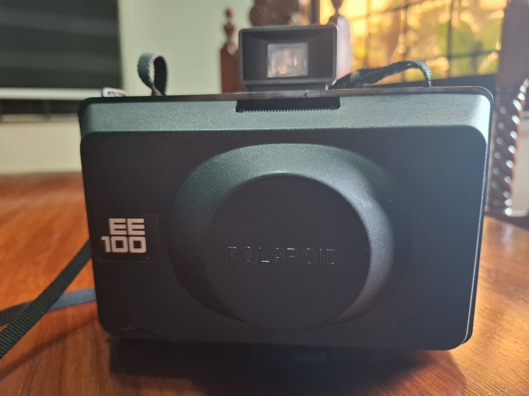 Polaroid EE100 (Category: Cameras) located in San Isidro. Submitted by sm_collectibles (Listing ID 1374355820, Image 2). Description: Vintage Polaroid EE100 ‼️Untested, sold as is (edit: not working po, for spareparts or display only) ‼️negotiable ‼️SF c/o buyer 📍 loc San Isidro, Nueva Ecija.