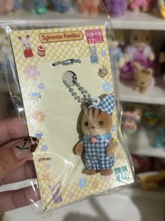 (Category: ) located in . Submitted by kiksy.closet (Listing ID 1374443693, Image 1). Description: .