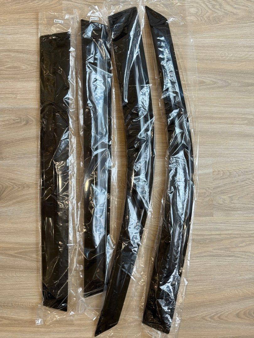 由 lanyangwagon68 (刊登 ID 1374411064，圖片 1) 提交，位於 台北市 (Taipei) 的 RAV4晴雨窗（5代RAV4適用） (類別：汽機車零配件)，說明：售 RAV4晴雨窗一組 共4片 適合2019年後5代RAV4使用 全新無用過 限面交 宜蘭縣 台北市。