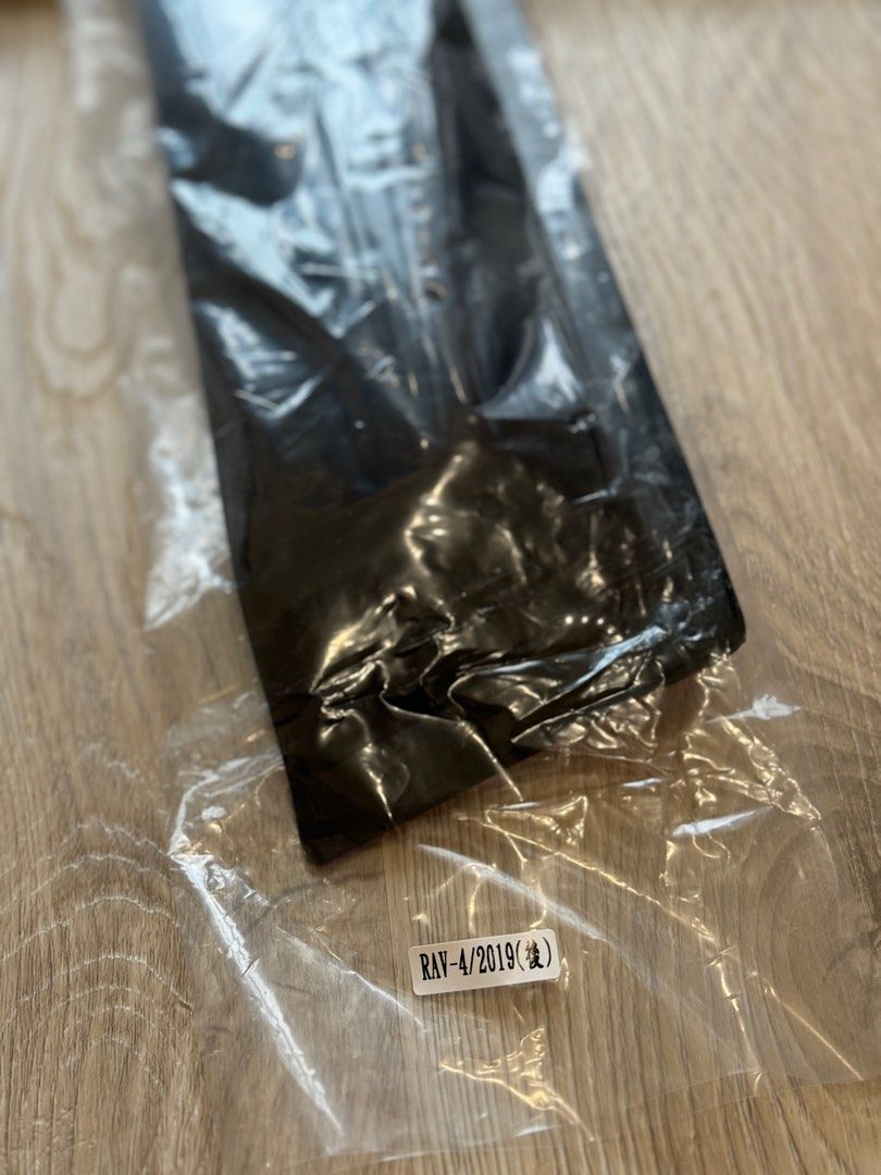 由 lanyangwagon68 (刊登 ID 1374411064，圖片 2) 提交，位於 台北市 (Taipei) 的 RAV4晴雨窗（5代RAV4適用） (類別：汽機車零配件)，說明：售 RAV4晴雨窗一組 共4片 適合2019年後5代RAV4使用 全新無用過 限面交 宜蘭縣 台北市。