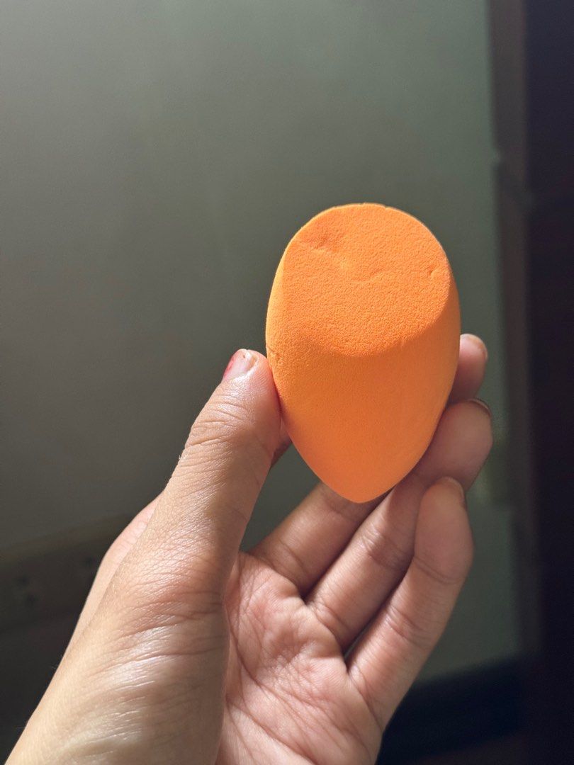 Real Techniques Miracle Complexion Sponge (Category: Makeup) located in Pasig City. Submitted by beautyloversph (Listing ID 1374492393, Image 2). Description: Bnew and auth.