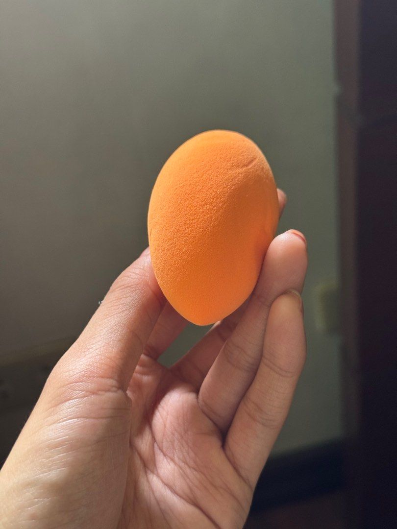 Real Techniques Miracle Complexion Sponge (Category: Makeup) located in Pasig City. Submitted by beautyloversph (Listing ID 1374492393, Image 3). Description: Bnew and auth.
