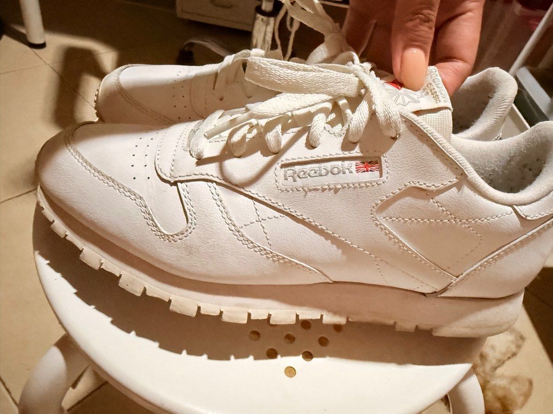 Reebok Women's Classic Leather (Category: Sneakers) located in Calumpit. Submitted by sunsuncob (Listing ID 1374435279, Image 2). Description: Reebok Women’s Classic Leather No box Msg me for more photos Rfs: not using it anymore.