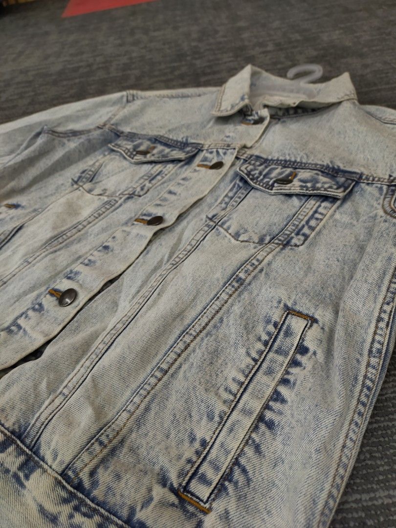 RIPCURL WOMEN'S DENIM JACKET (Category: Coats, Jackets and Outerwear) located in Alcoy. Submitted by jeffalvara90142 (Listing ID 1374401852, Image 3). Description: RIPCURL WOMEN'S DENIM JACKET❗ SIZE: MEDIUM DIMES: 22/24 BOXY ❗ CONDITION: EXCELLENT CONDITION ❗ COLOR RATE: 10/10❗ ISSUE: NO ISSUE ❗❗ GOOD AS BRAND NEW 🔥.