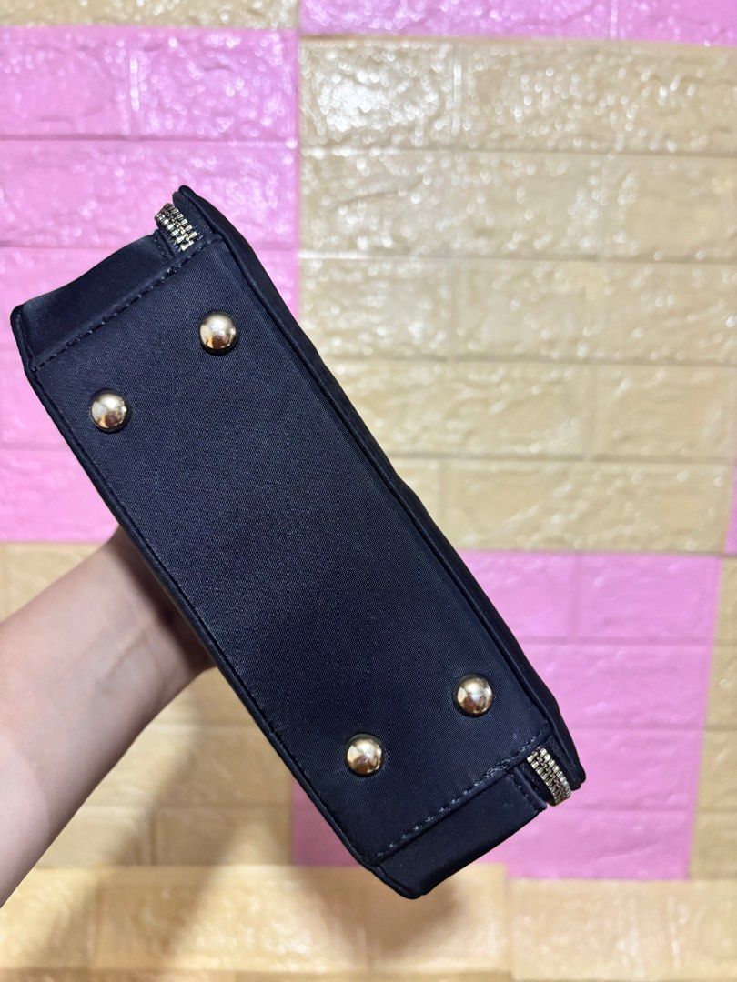 Secosana Bag (Category: Purses & Pouches) located in San Juan City. Submitted by thisismeely (Listing ID 1374429920, Image 2). Description: .