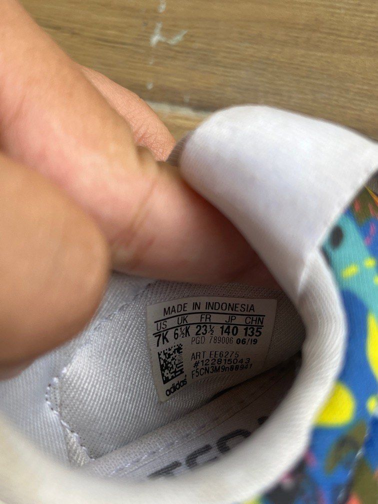 Sepatu anak adidas ori (Kategori: 1 hingga 3 tahun) berada di Jakarta Barat. Dikirim oleh manwomankidstuff (ID iklan 1374391090, Gambar 3). Deskripsi: No box Minus seperti di foto.