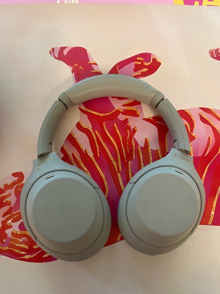 Sony WH-1000XM4 (Category: Headphones & Headsets) located in Manila. Submitted by genyfurrose (Listing ID 1374349788, Image 1). Description: .