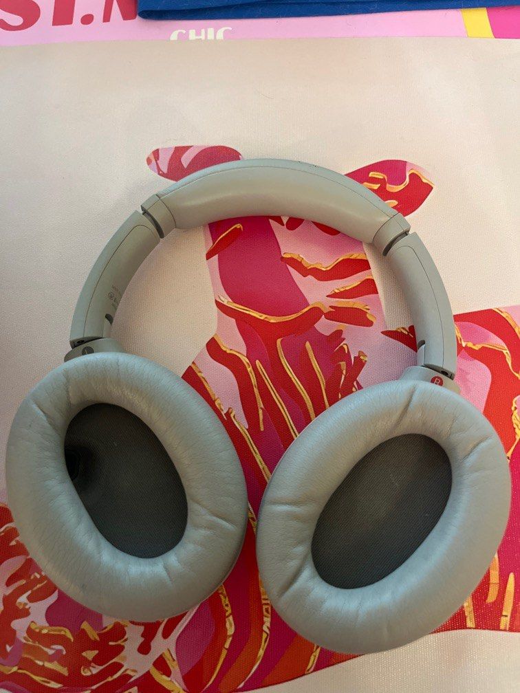 Sony WH-1000XM4 (Category: Headphones & Headsets) located in Manila. Submitted by genyfurrose (Listing ID 1374349788, Image 2). Description: .