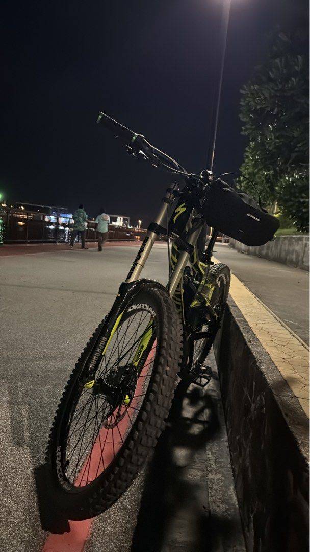 Specialized Status 2 DownHill bike (Category: Bicycles) located in Singapore. Submitted by qquekkenneth77 (Listing ID 1374346212, Image 1). Description: (No trading) Notable components: 1) RockShox Boxxer RC fork, 200mm, 26” (stock) 2) Fox Van RC coil shock, 200mm travel (stock) 3) Shimano Zee M640 downhill brakes, both front and rear (Upgraded) 4) Shimano Ice-Tech SM-RT86 203mm rotors, both front and rear (Upgraded) Bleeding & Replaced Rotors & 