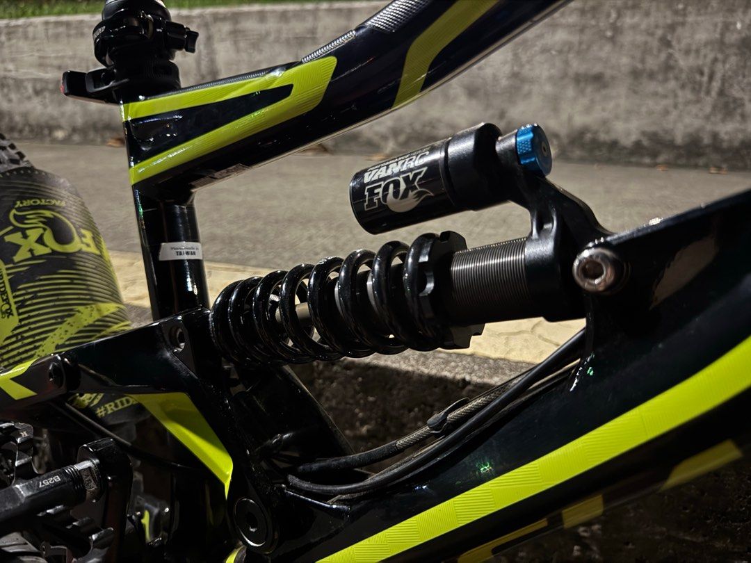 Specialized Status 2 DownHill bike (Category: Bicycles) located in Singapore. Submitted by qquekkenneth77 (Listing ID 1374346212, Image 2). Description: (No trading) Notable components: 1) RockShox Boxxer RC fork, 200mm, 26” (stock) 2) Fox Van RC coil shock, 200mm travel (stock) 3) Shimano Zee M640 downhill brakes, both front and rear (Upgraded) 4) Shimano Ice-Tech SM-RT86 203mm rotors, both front and rear (Upgraded) Bleeding & Replaced Rotors & 
