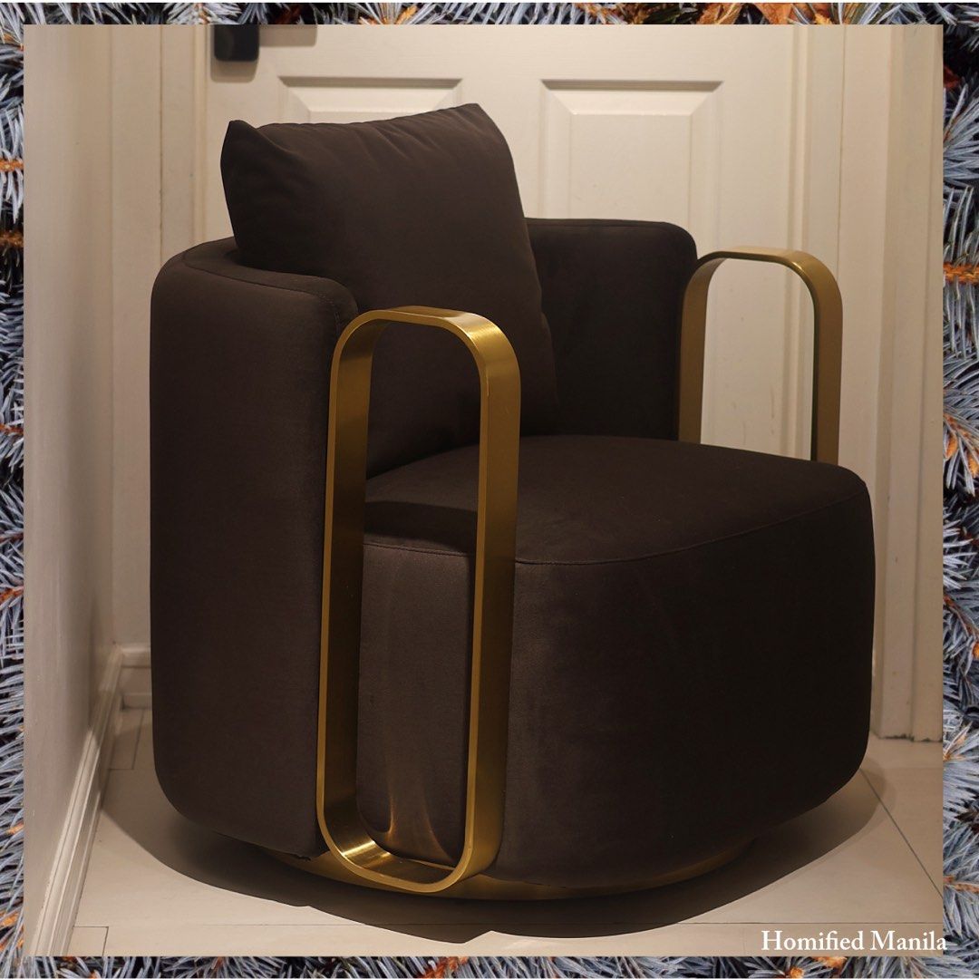 Swivel Chair (Category: Chairs) located in Makati City. Submitted by arjayv (Listing ID 1374365180, Image 1). Description: Swivel chair. Brand new. Available and ready for delivery Materials : Stainless | High Quality Foam | Velvet Size : L 80cm W 70cm H 70cm Follow our IG Page for more details .