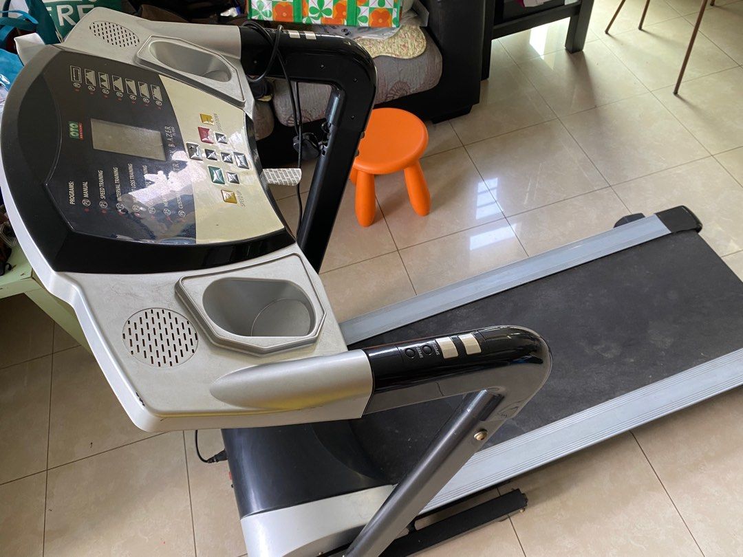 Threadmill (Category: Cardio & Fitness Machines) located in Singapore. Submitted by rochi.nachi (Listing ID 1374359884, Image 3). Description: Threadmill to let go. Functioning Arrange own transport.