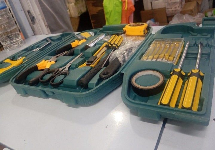 Tool set (27 pieces) (Category: Construction Tools & Equipment) located in Manila. Submitted by feyruiz (Listing ID 1374326100, Image 1). Description: Tool set (27pcs) php: 500 only.