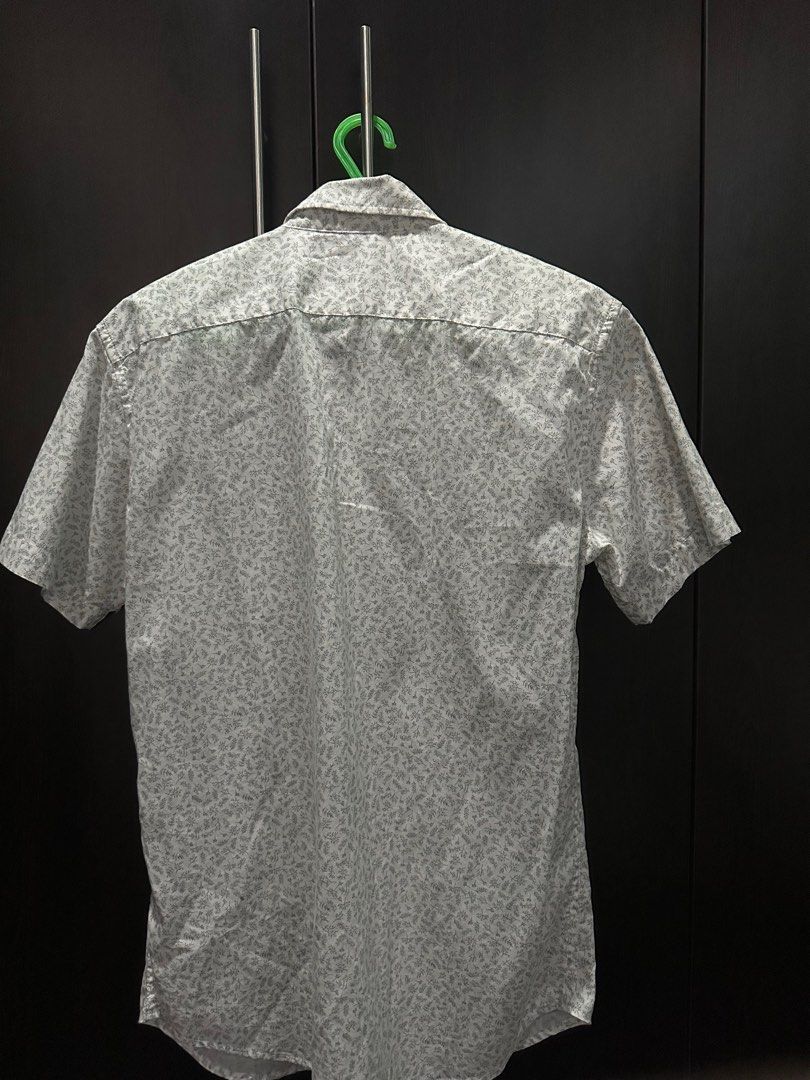 Uniqlo Patterned Slim Fit Polo Shirt (Category: Tshirts & Polo Shirts ) located in Antipolo. Submitted by jordeee (Listing ID 1374420950, Image 2). Description: .