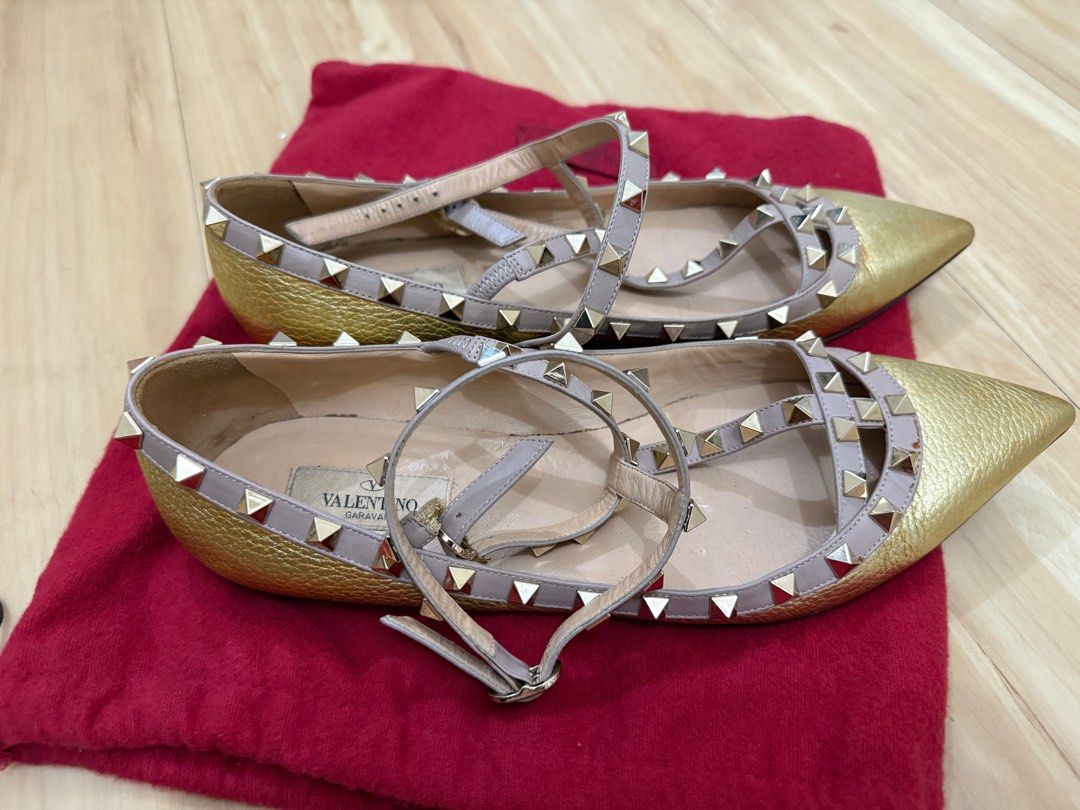 Valentino Rockstud Caged Ballet Flats in gold (Category: Flats & Sandals) located in Paranaque City. Submitted by msurfer (Listing ID 1374377757, Image 2). Description: Authentic Valentino Rockstud Caged Ballet Flats – Gold ✨ Minor scuffs and slight discoloration 🔧 The strap’s elastic is already loose but can be replaced 🩰 Still in good condition and fully restorable 👠 Size 41 – fits like 39.5 to 40 due to narrow fit 📦 Comes complete with box