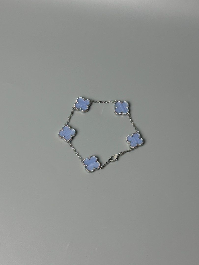 Van cleef arpels bracelet (Category: Bracelets) located in Manila. Submitted by dough_lux (Listing ID 1374399707, Image 1). Description: 17cm.