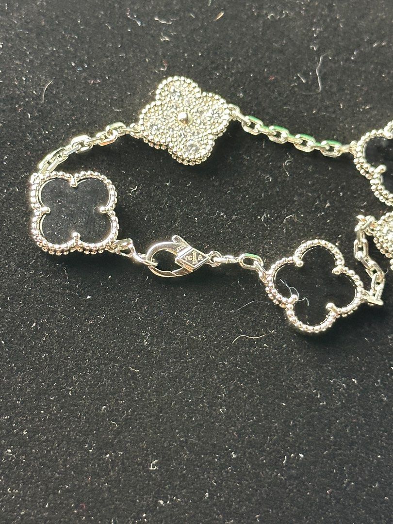 Van cleef arpels bracelet (Category: Bracelets) located in Manila. Submitted by dough_lux (Listing ID 1374400036, Image 3). Description: 17cm.