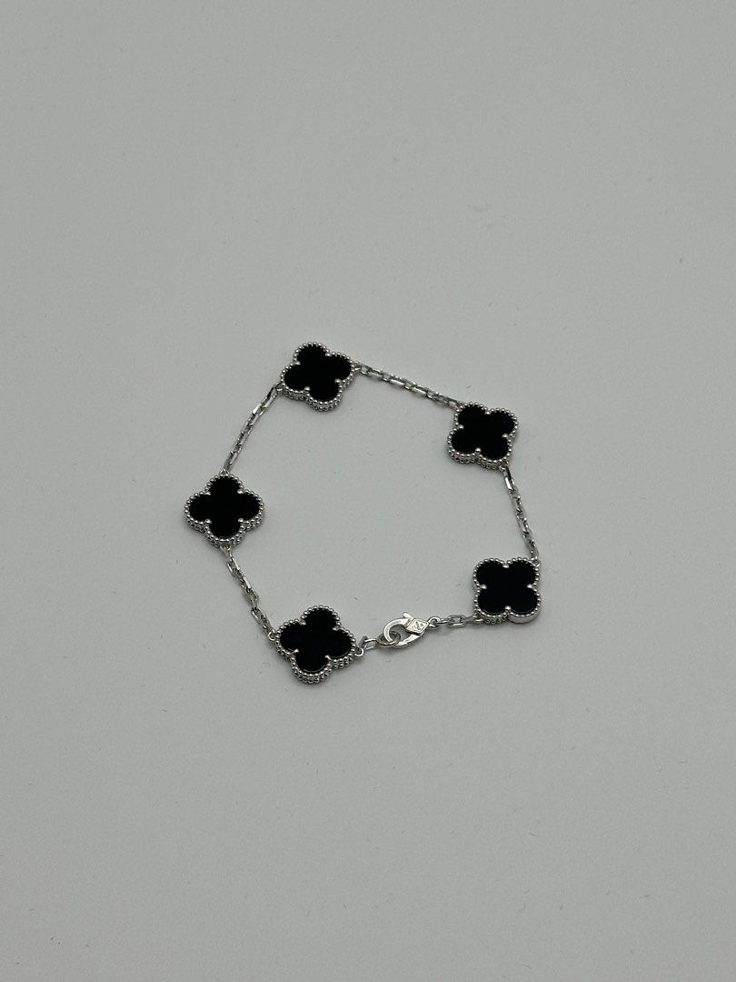 Van cleef arpels bracelet (Category: Bracelets) located in Manila. Submitted by dough_lux (Listing ID 1374400711, Image 1). Description: 17cm.