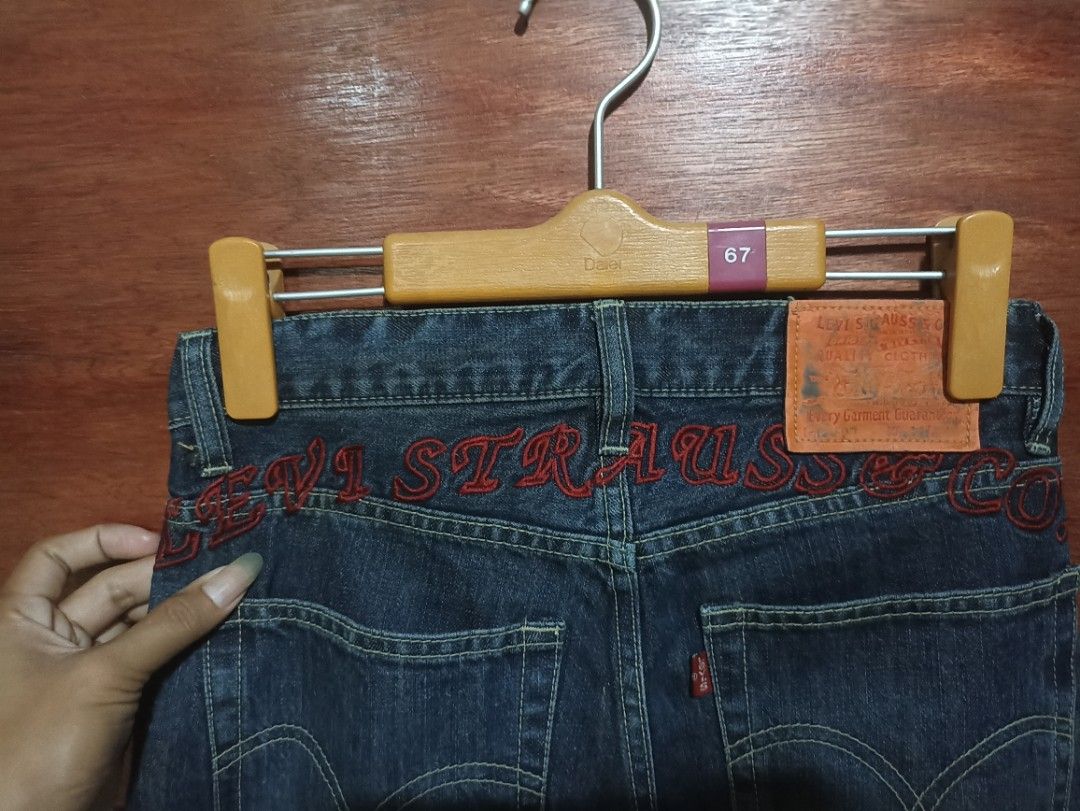 Vintage Levis Strauss 502 jeans (Category: Jeans) located in Zaragoza. Submitted by jeromegami62825 (Listing ID 1374400411, Image 3). Description: Dimes Waist 29 Length 40 Hem 7.5 excellent condition.