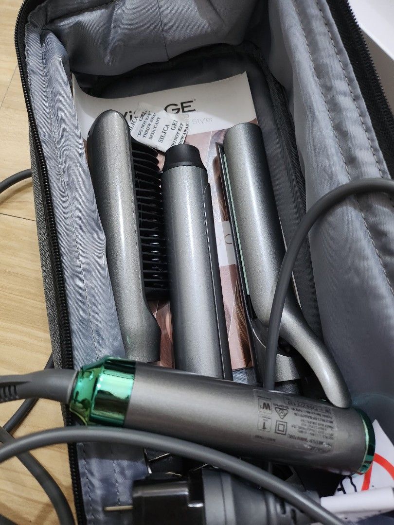 VISAGE 3-IN-1 HAIR TOOL (Category: Hair) located in Bulacan. Submitted by unnies (Listing ID 1374438753, Image 3). Description: Visage Hair Tools ⚡️ Comes with manual ⚡️ 220V perfect for PH voltage standard ⚡️Comes with electric comb, curler, and straightener.