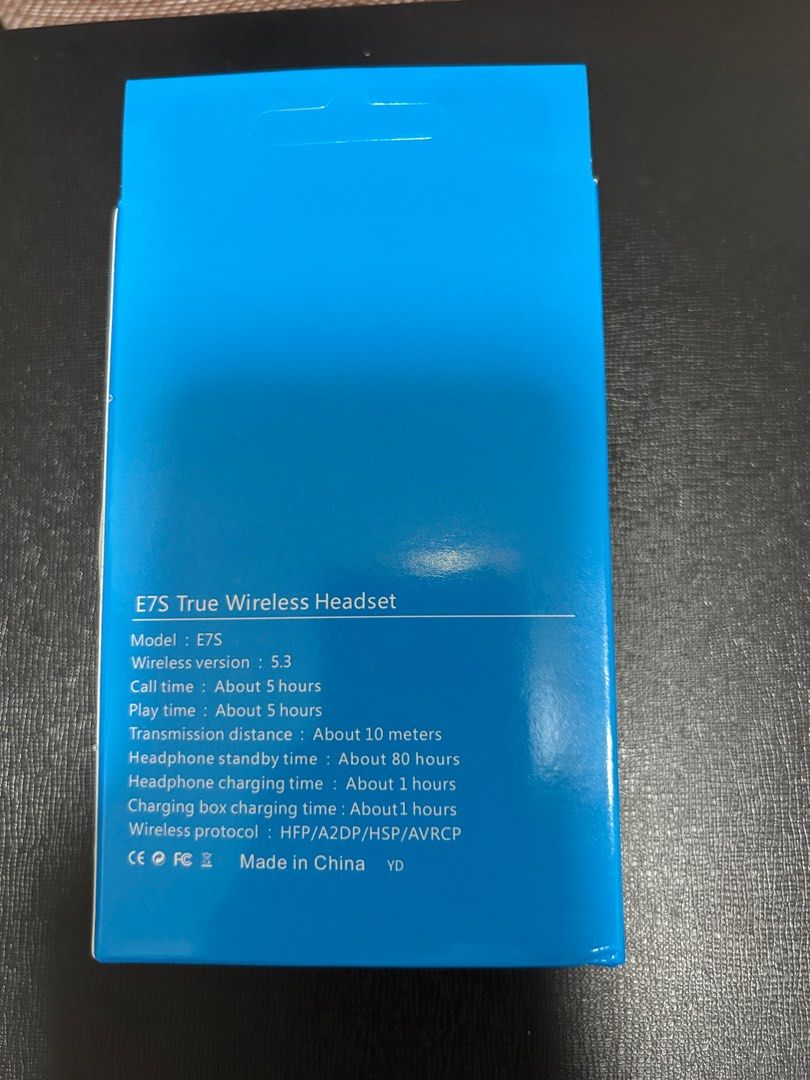 Wireless Headset (Category: Earphones) located in Singapore. Submitted by mumu11 (Listing ID 1374451039, Image 2). Description: New piece, economical wireless headset. For normal use, not for high expectation user. The casing not solid, the sound quality is normal. .