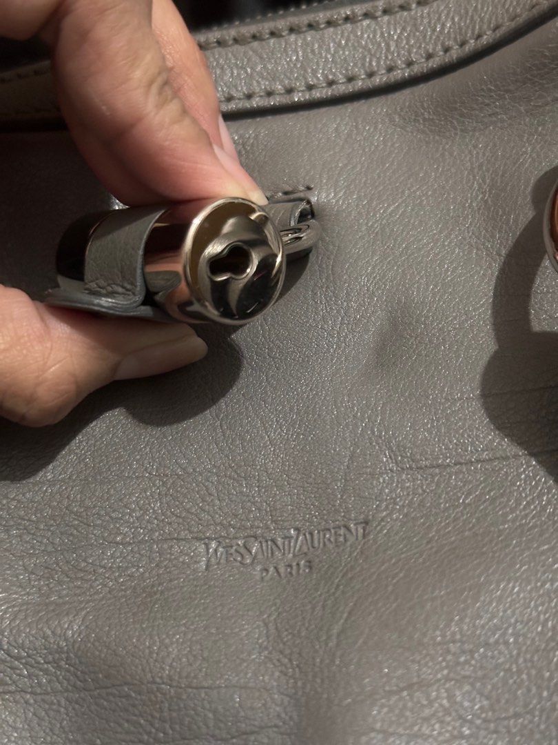 YSL Muse Bag (Category: Luxury Bags & Wallets) located in Quezon City. Submitted by decluttertherapymnl (Listing ID 1374493549, Image 3). Description: For Sale Authentic/Real YSL Muse Bag With serial code Lockset Pulido logos Few flaws. RFS: Need cash Pick up at Pasig Payment via E Cash or Online Bank.