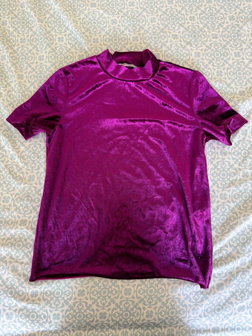 Zara Magenta Velvet Blouse (Category: Blouses) located in Cebu City. Submitted by faydayparade (Listing ID 1374346884, Image 1). Description: Very perfect for Christmas and other special occasions! Really elevates your look 👌.