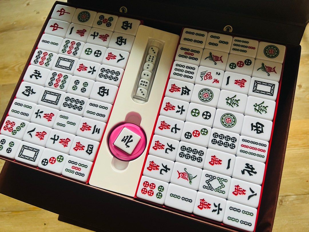 由 x9923838 (刊登 ID 1374549360，圖片 2) 提交，位於 台中市 (Taichung) 的 全新～特大竹絲34mm麻將組（送尺） (類別：其他電玩遊戲)，說明：全新～特大竹絲34mm麻將組（送尺） 可台中北屯自取 。