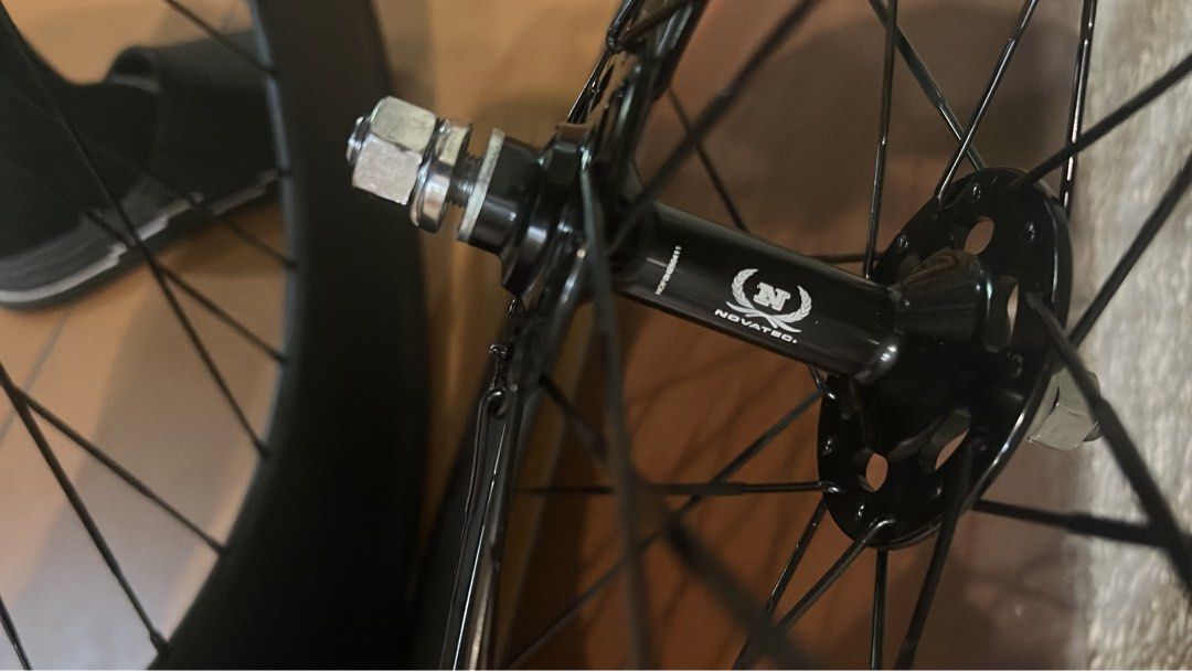 88mm Carbon wheelset wtt/wts (Category: Bicycles) located in Singapore. Submitted by niggatroooin (Listing ID 1374665849, Image 2). Description: 88mm carbon Laced to novatech 13T Fd 400 No axle problem.