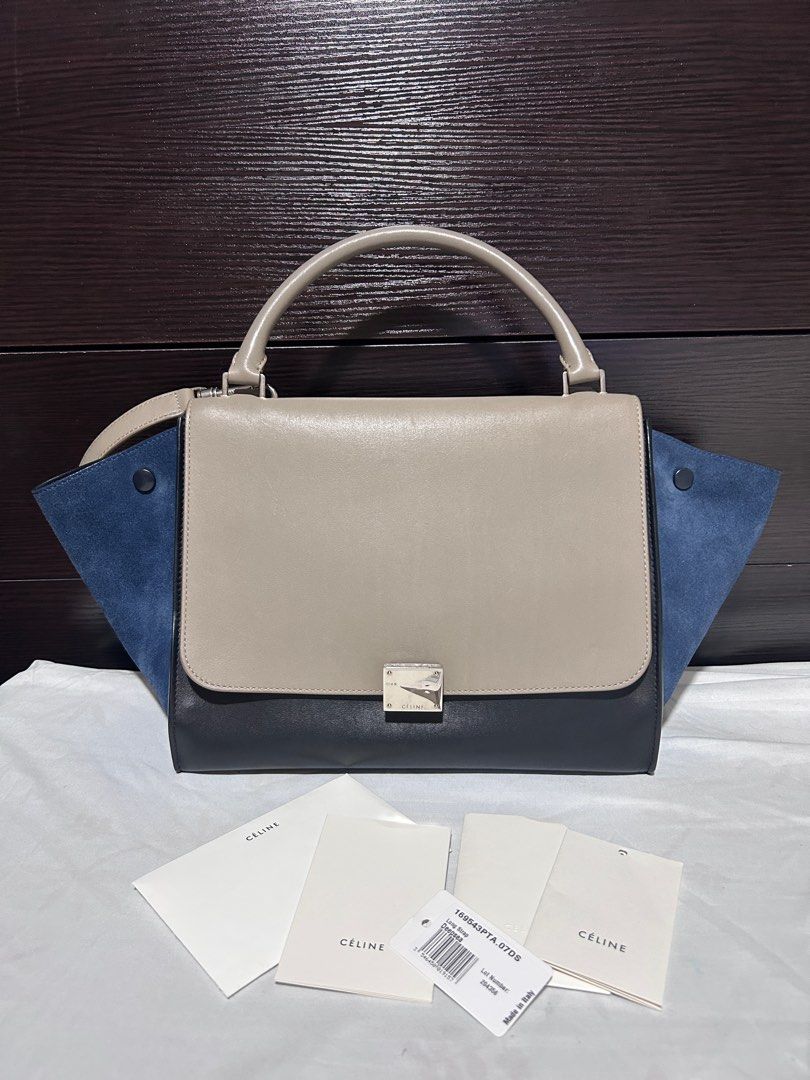 💯 Authentic Celine Trapeze M (Category: Luxury Bags & Wallets) located in Paranaque City. Submitted by marjbpp (Listing ID 1374597299, Image 2). Description: Authentic Celine Trapeze size M Long strap Deepsea Tri-color Rfs: decluttering .
