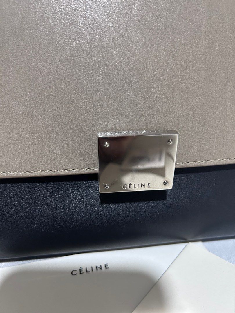 💯 Authentic Celine Trapeze M (Category: Luxury Bags & Wallets) located in Paranaque City. Submitted by marjbpp (Listing ID 1374597299, Image 3). Description: Authentic Celine Trapeze size M Long strap Deepsea Tri-color Rfs: decluttering .