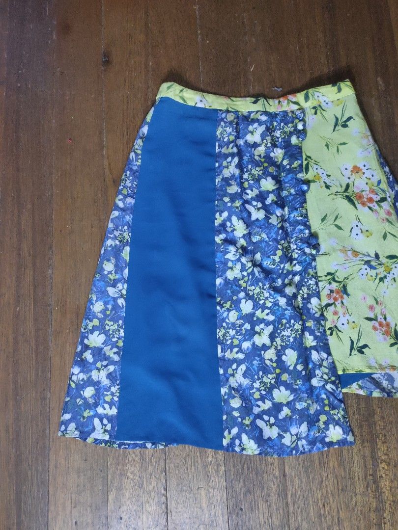 Acne studios hamni print pss18 skirt (Category: Skirts) located in Mandaluyong City. Submitted by beloved_kirara (Listing ID 1374645168, Image 3). Description: excellent condition no issue size 34 on tag Waist: ~24–25 inches (61–64 cm) Hips: ~34 inches (86 cm) 2500 + sf location Mandaluyong willing to meet up as long as it's near my area.
