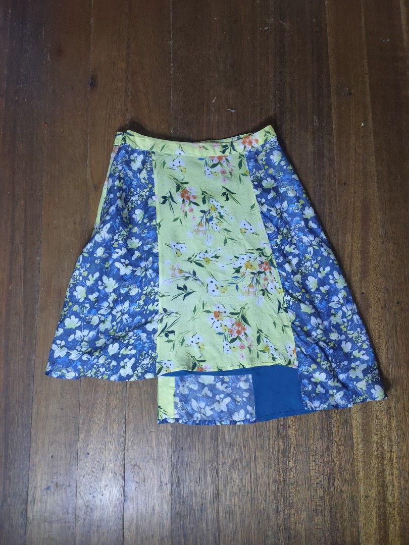 Acne studios hamni print pss18 skirt (Category: Skirts) located in Mandaluyong City. Submitted by beloved_kirara (Listing ID 1374645168, Image 1). Description: excellent condition no issue size 34 on tag Waist: ~24–25 inches (61–64 cm) Hips: ~34 inches (86 cm) 2500 + sf location Mandaluyong willing to meet up as long as it's near my area.